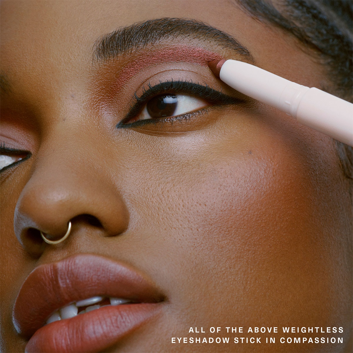 ALL OF THE ABOVE WEIGHTLESS EYESHADOW STICK (SOMBRA DE OJOS EN BARRA)